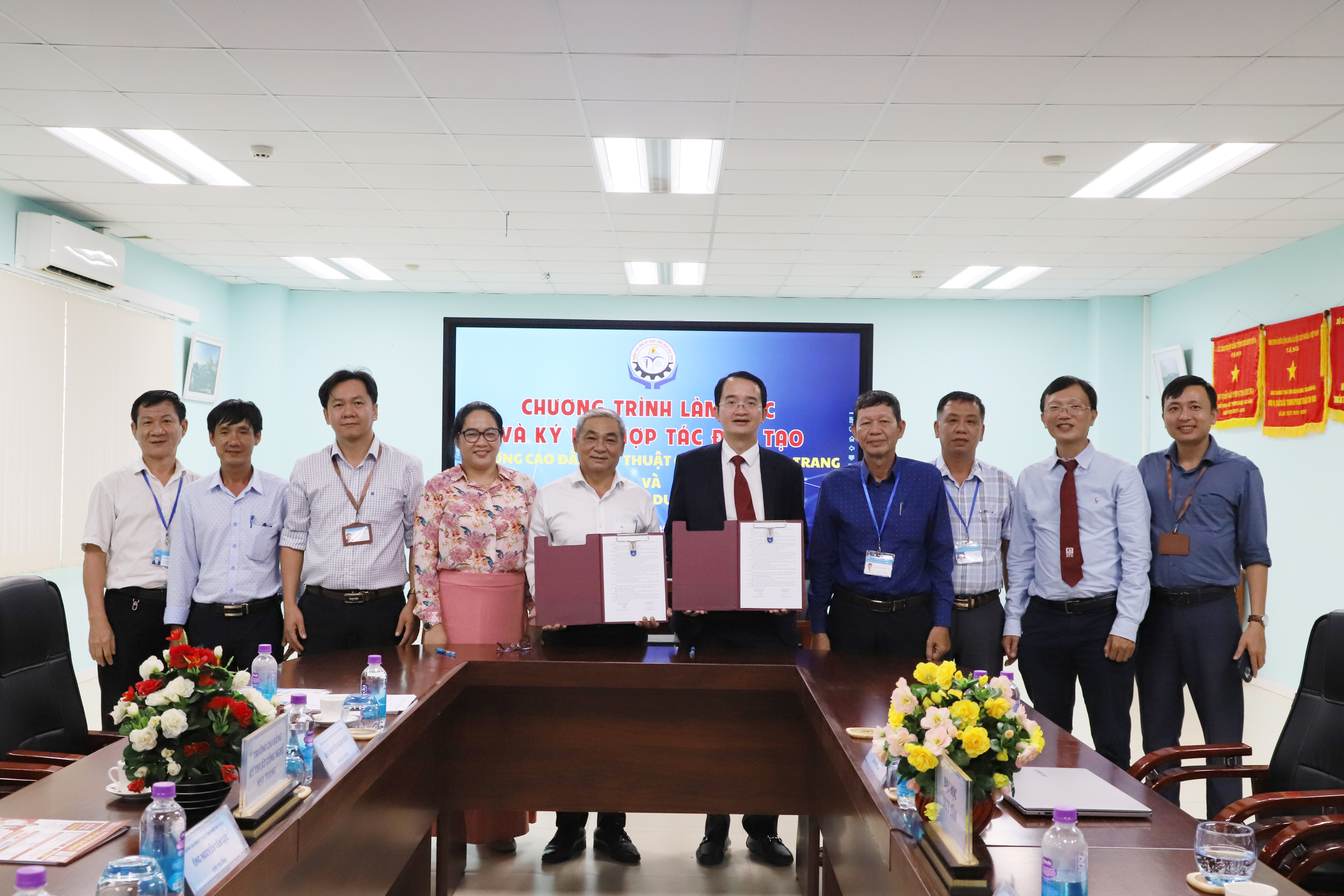 HỘI NGHỊ KÝ KẾT HỢP TÁC  GIỮA TRƯỜNG CAO ĐẲNG KỸ THUẬT CÔNG NGHỆ NHA TRANG VÀ ĐẠI HỌC DUY TÂN